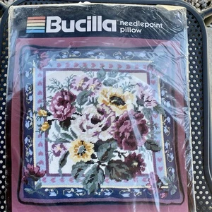 Bucilla Nadelkissen Country Rosen 14" Quadrat #4625 Vintage Neu Versiegelt - Bild 1 von 4