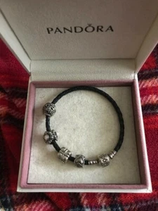 Pandora Armband mit Charms. - Bild 1 von 8