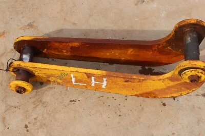1988 JOHN DEERE LEFT DRIVER SIDE LINKAGE ARM SUPPORT 544A T25894 OEM - Image 1 of 4