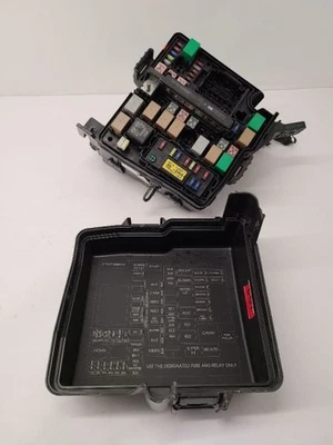 13-16 HYUDNAI SANTA FE Fuse Box Engine Compartment Canada Market 91210B8491  - Image 1 of 4