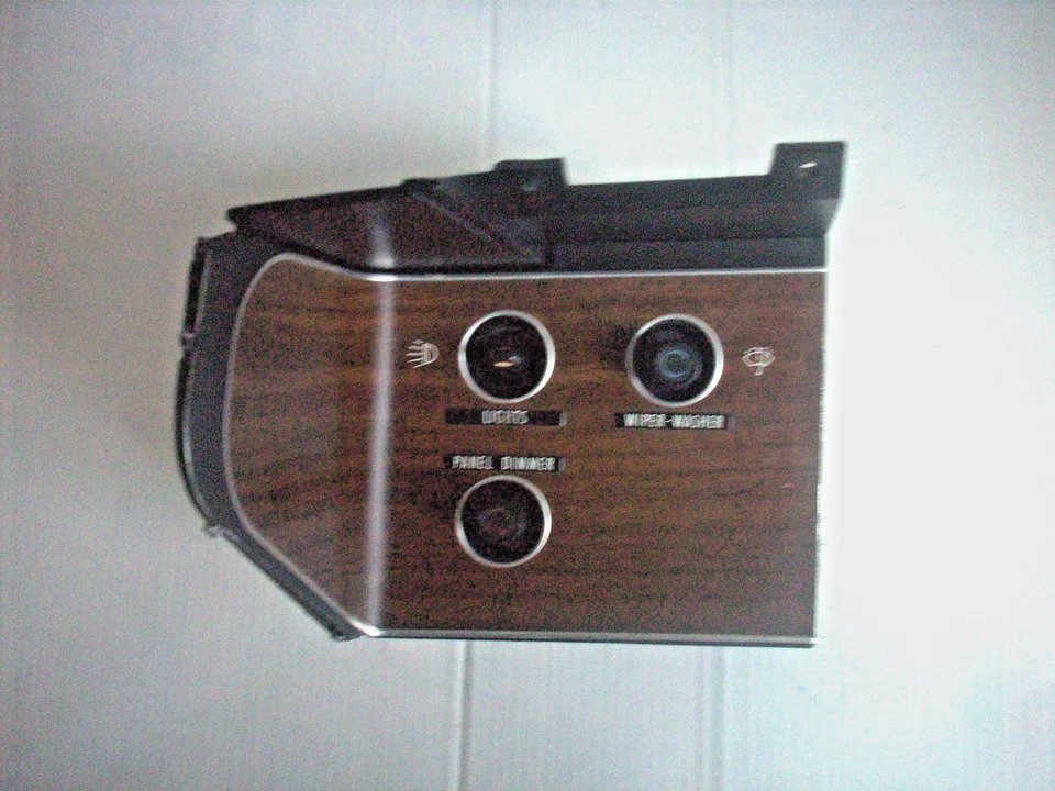 Dodge Challenger Plymouth Barracuda Rallye 1972-74 panel de interruptores Foto 1 de 4