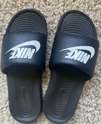 Nike Victori Slide Uomo Nero Bianco (CN9675 002) Taglia 13 Indossate Una Volta