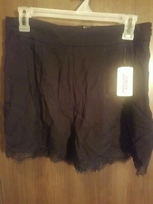 Pantalones Cortos Forever 21 Negros Talla Grande Rayón Cintura Elástica Ribete de Encaje Foto 1 de 4