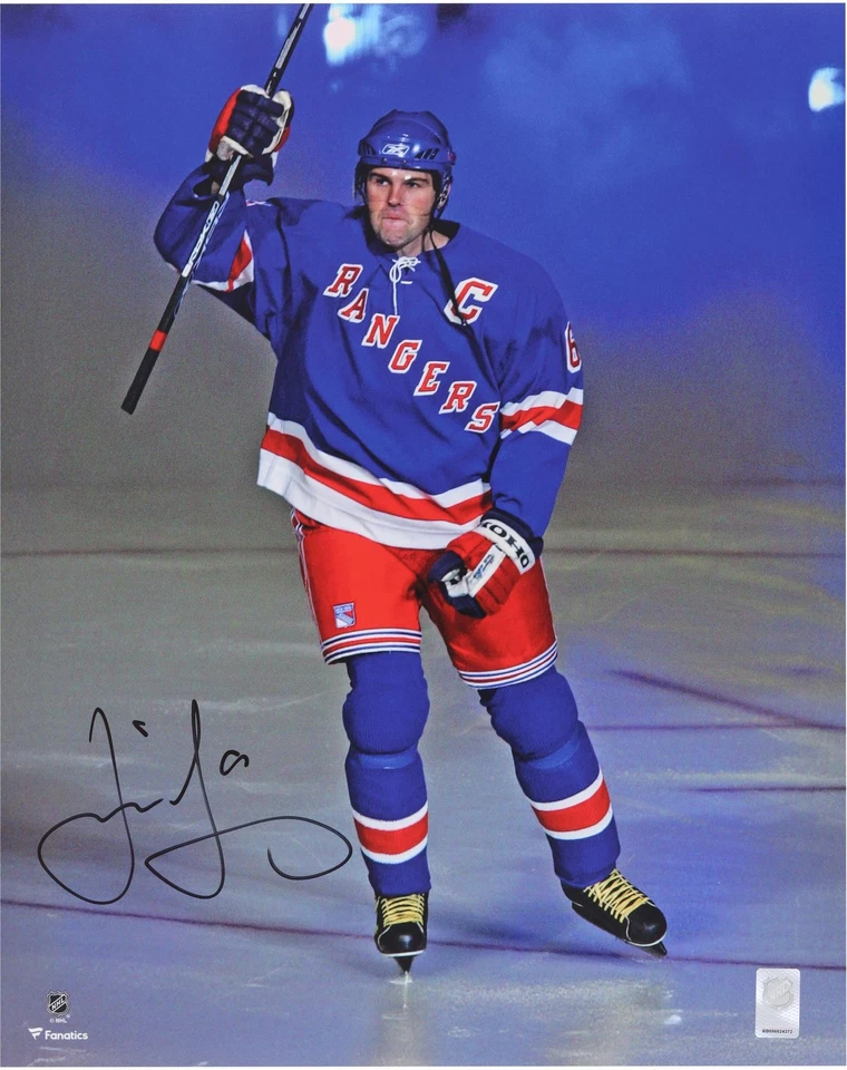 Foto firmada por Jaromir Jagr New York Rangers de 16" x 20" azul saludando a la multitud Foto 1 de 1
