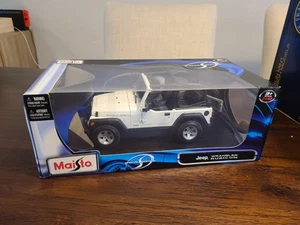 MAISTO JEEP WRANGLER RUBICON 1/18 DIECAST MODEL CAR WHITE - Picture 1 of 6