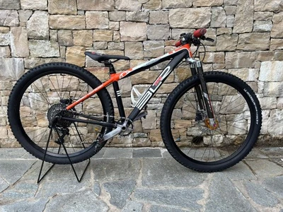Bicicletta MTB BLR 26 pollici - 9,6KG - forcella in carbonio - Immagine 1 di 4