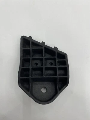 Pestaña de reparación de faros Cadillac CTS 2014-2017 interior superior izquierda Foto 1 de 2