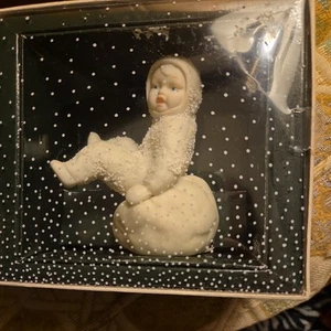 1988 DEPT 56 SNOWBABIES #7968-5 BABY ON SNOWBALL FIGURINE IN BOX - Picture 1 of 5