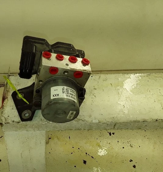 2016 BUICK ENCORE ABS ANTI-LOCK BRAKE PUMP ASSEMBLY  - Image 1 of 1