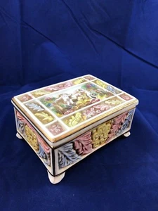 R. Capodimonte - Porcelain Box - South Italy - Signed - Hand Painted - Antique - Picture 1 of 6