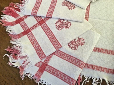 - 9 SERVIETTES Brodées B.M damassé liteaux rouges - Photo 1/4