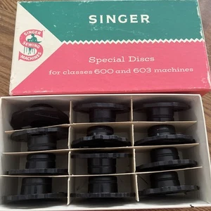De colección 12 Singer Top Hat Levas de Disco Especial Clase 600 603 Máquinas de Coser con Caja - Imagen 1 de 9