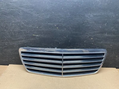 Parrilla superior delantera Mercedes Benz Clase E 1999 a 2003 OEM U7557 DG Foto 1 de 4