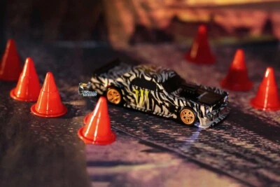 2024 4WD Four-wheel Drive Radio Control High Speed Model Race Drifting Car Toy - Image 1 of 4