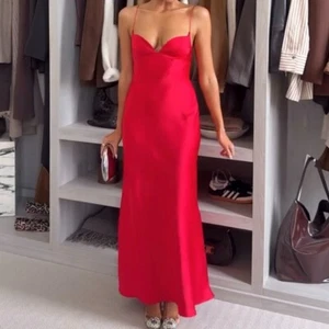 ZARA: Vestido largo rojo satinado: 2968/052: TODAS LAS TALLAS - Imagen 1 de 4
