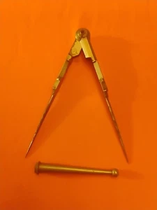 ANTICO RARO COMPASSO COMPARATORE IN OTTONE INGEGNERIA MASSONERIA ARCHITETTURA - Foto 1 di 5