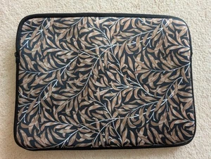 Leaf Design Laptop Case. Black With Soft Fleece Lining. 27 Cm X 37 Cm - Picture 1 of 12
