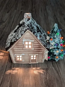 Vintage Trim 'n Glo beleuchtetes Weihnachtsbaumhaus Hütte Marcia & zusätzliche Glühbirnen - Bild 1 von 24