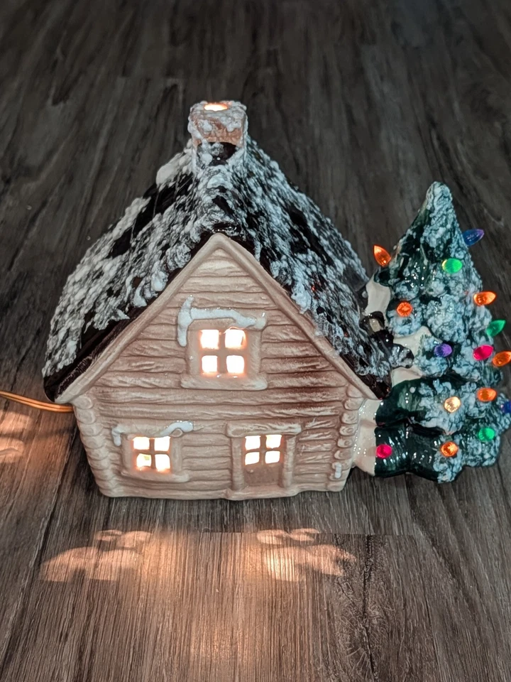 VTG Trim 'n Glo Lighted Christmas Mountain Tree House Cabin Marcia & Extra Bulbs - Image 1 of 4