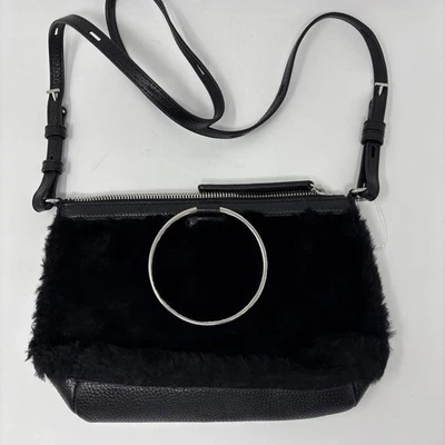 Bolso de cuero con anillo de felpa negro KARA Foto 1 de 4