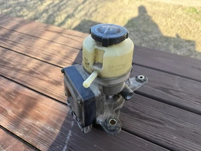 Насос гидроусилителя руля Toyota MR2 2000-2005 Spyder 89657-17010 - Изображение 1 из 4