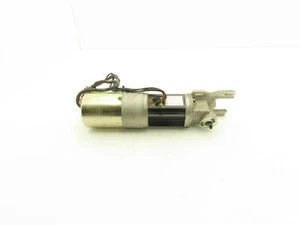 Servomotor de CA Yaskawa USASEM-02YRW12 154 W 3000 rpm con codificador de salida de ángulo recto - Imagen 1 de 12