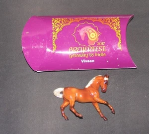 Breyer Breyerfest Stablemate Pferd Vivaan dark chestnut glänzend Warmblut 2017 - Bild 1 von 4