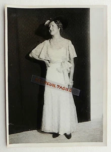 PHOTO PRESSE MEURISSE MODE AUX COURSES JEUNE FEMME ROBE ETE N55 - Foto 1 di 2