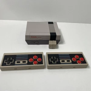 Console Nintendo NES Classic Edition modello autentico CLV-001 + solo 2 controller - Foto 1 di 11