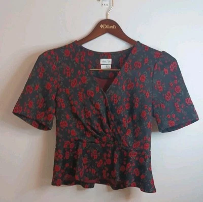 Top Meadow Rue By Anthropologie cuello en V para mujer M rojo negro floral manga corta  Foto 1 de 4