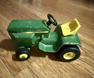 Juguete tractor de césped y jardín John Deere diecast escala 1/16 ERTL - Imagen 1 de 7