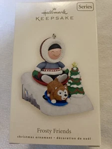 2008 Hallmark Andenken Frosty Friends Ornament 29. in Serie. Schlittenfahren. Winter  - Bild 1 von 4