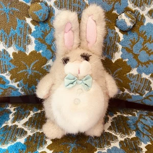 Vintage 80er 90er RUSS Bumby Plüsch rotund Hase Kaninchen 9 Zoll Wimpern blau Fliege - Bild 1 von 11