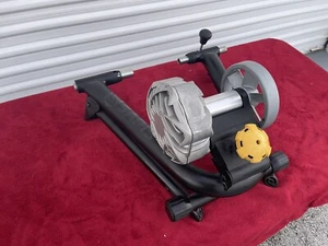 Saris CycleOps Fluid2 Indoor Bike Trainer Foldable Fluid Resistance Roller Black - Picture 1 of 24