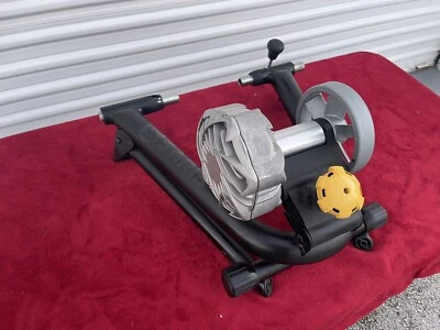 Saris CycleOps Fluid2 Indoor Bike Trainer Foldable Fluid Resistance Roller Black - Image 1 of 4