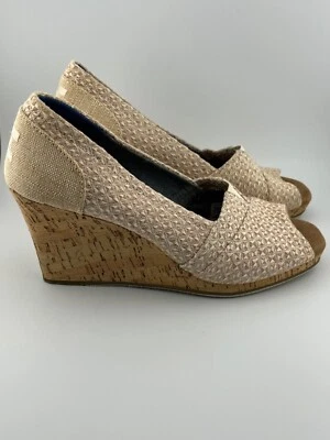 Zapatos de salón Toms clásicos con cuña de corcho con punta abierta usados en excelente estado para mujer talla US 7,5 beige lona A7 Foto 1 de 4