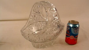 Antike amerikanische Glasschale mit Brillantschliff und Henkel - Bild 1 von 6