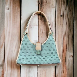 Cartera de hombro Dooney And Bourke con hebilla bronceada/beige LOGO ribete de cuero - Imagen 1 de 8