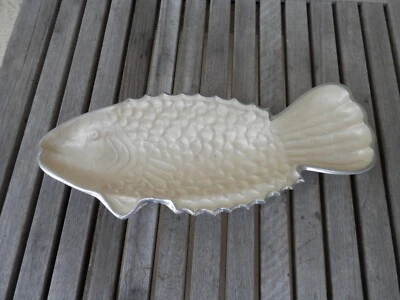 Plato/bandeja Julia Knight blanco perla esmalte en aluminio diseño pescado en muy buena condición envío gratuito Foto 1 de 3