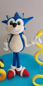 3D Edible fondant sonic the hedgehog cake topper - Picture 1 of 3