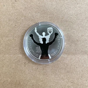 Undisputed Ukrainian commemorative coin Oleksandr Usyk absolute heavyweight cham - Picture 1 of 4
