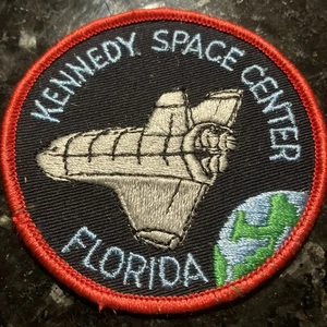 Parche bordado vintage de la NASA 3,5"x3,5" redondo Kennedy Space Center Florida FS! - Imagen 1 de 2