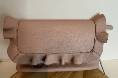 Cartera, Bolso sin asas Emporia cuero con volantes rubor con etiquetas, cierre magnético, bolsillos Foto 1 de 4