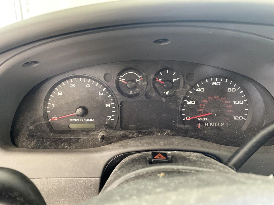 Medidor de velocímetro usado se adapta a: Ford Ranger Cluster 2011 MPH tacómetro cara negra Foto 1 de 4