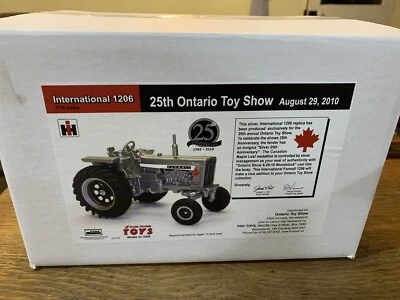 International Farmall 1206 Tractor Silver 25th Ontario Show By Scale Models 1/16 - Image 1 of 3