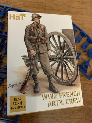 Hat #8162 WW2 French Artillery crew 32 Figures 1/72 scale Blue - Image 1 of 3