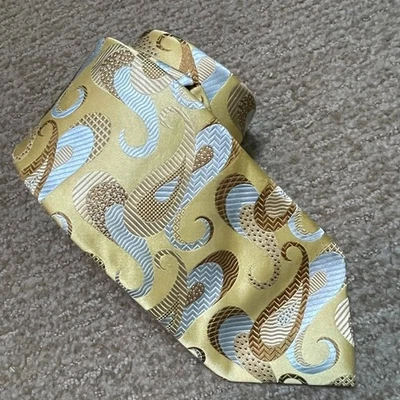 Corbata XMI Platino Paisley Amarillo Azul Taupe Seda 3.5” Dinero Antiguo EE. UU. Foto 1 de 4