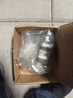 Pinza de freno de disco delantera izquierda Isuzu 2-94226-003-0 se adapta a NPR (1995-2007) Foto 1 de 2