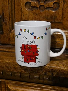 Peanuts Snoopy & Christmas Lights Holiday Ceramic Coffee Tea Mug Dog House 20oz - Picture 1 of 5