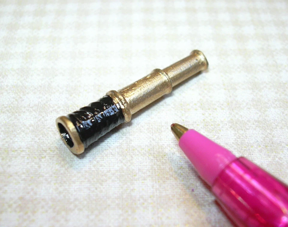 ISLAND CRAFTS Miniature Cast Metal Hand-Held Telescope, Black/Gold: DOLLHOUSE Miniatures 1:12